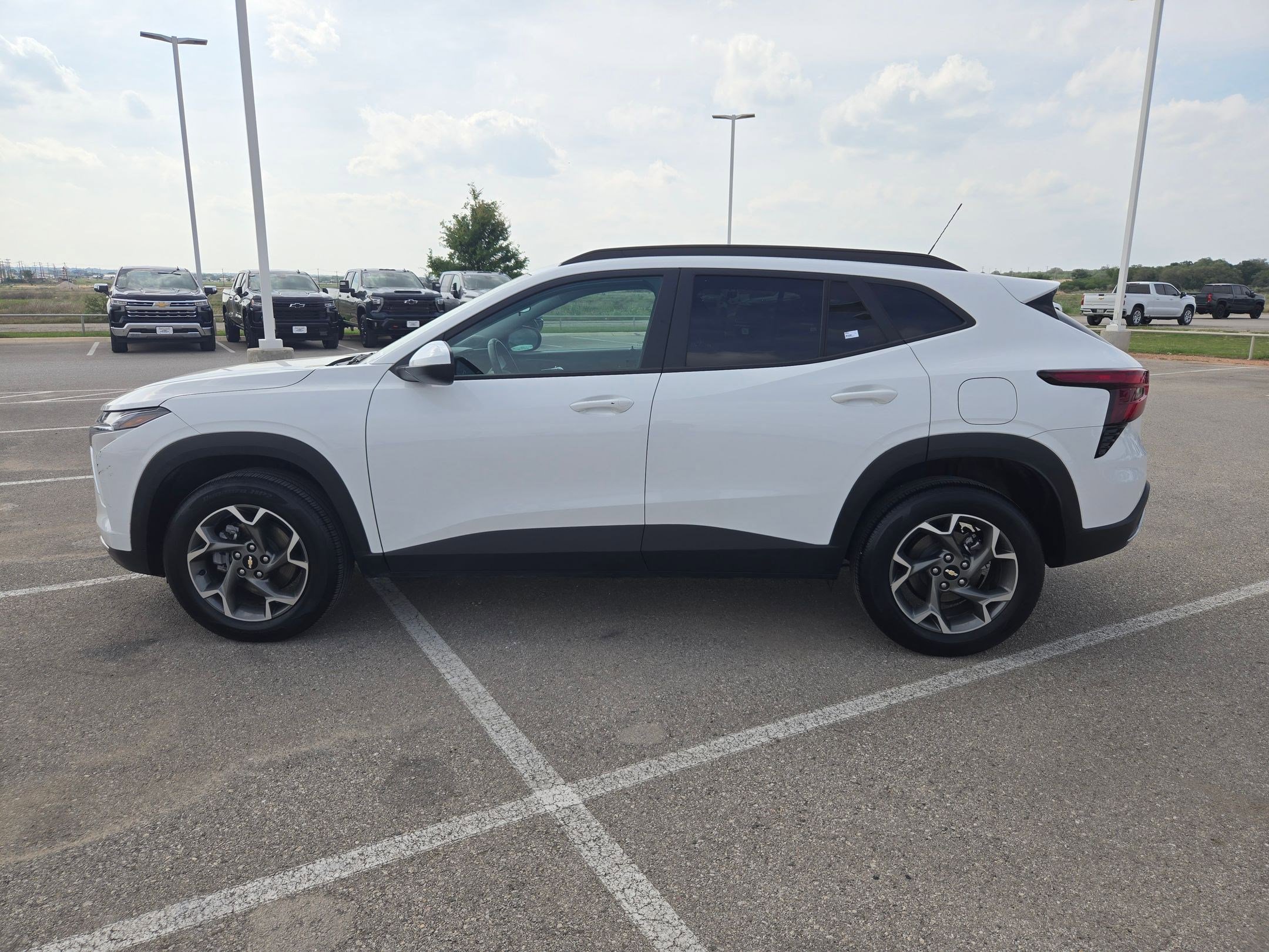 Certified 2025 Chevrolet Trax LT w/ Driver Confidence Package FWD image 6