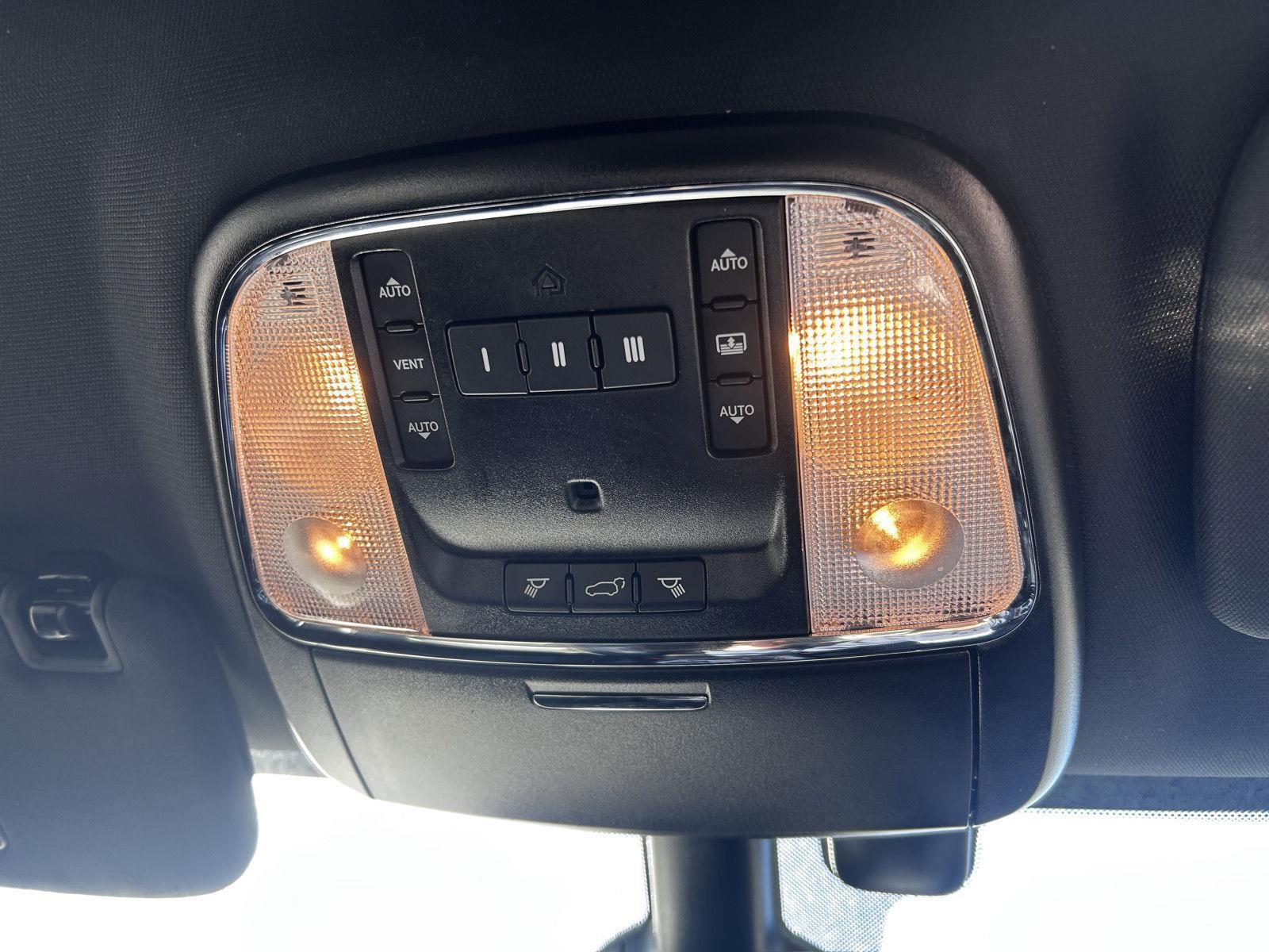 Used 2019 Jeep Grand Cherokee Trailhawk w/ Trailhawk Luxury Group image 28