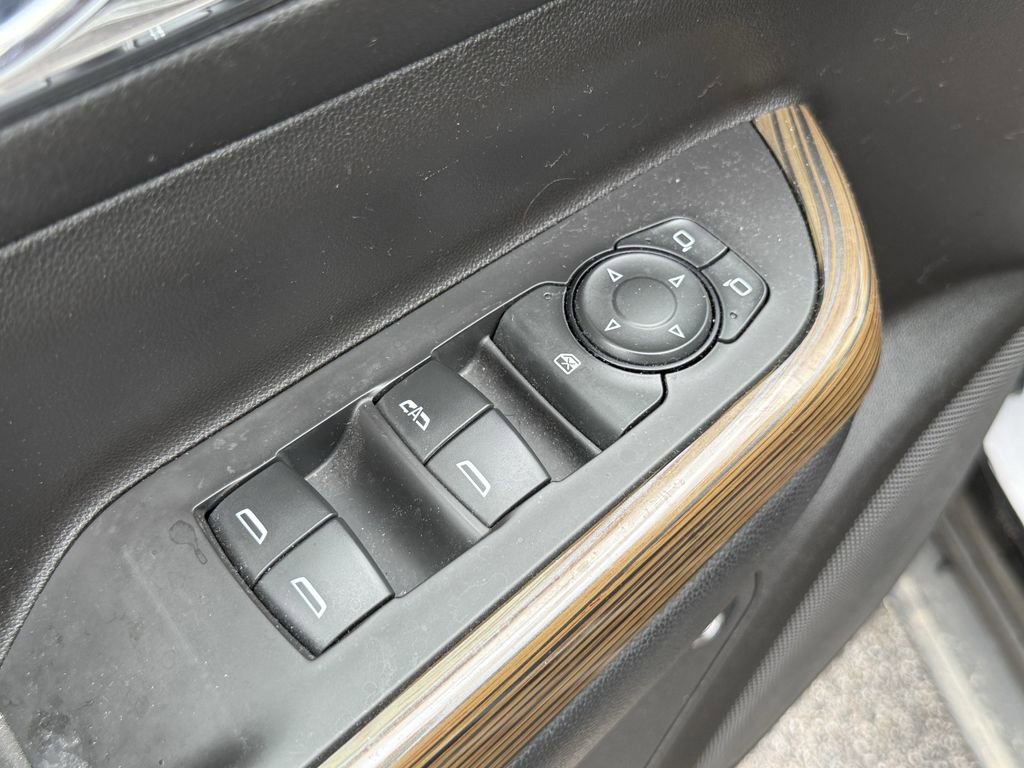 Used 2021 GMC Acadia SLE w/ Driver Convenience Package FWD image 11