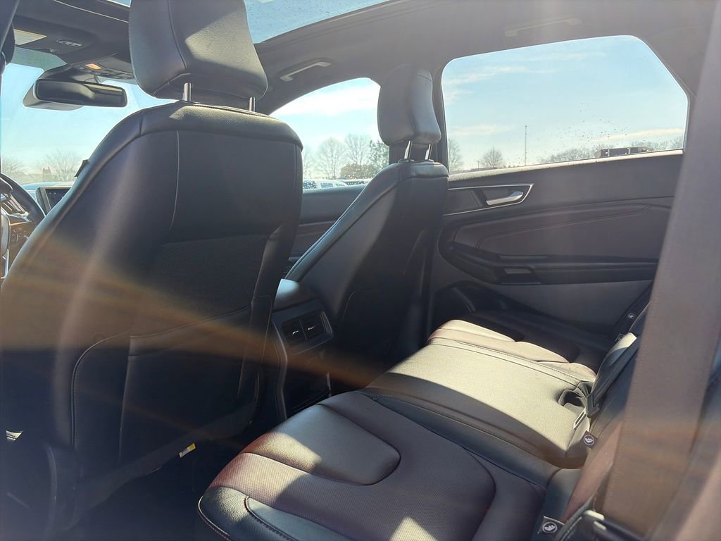 Used 2022 Ford Edge Titanium w/ Equipment Group 301A AWD/4WD image 28
