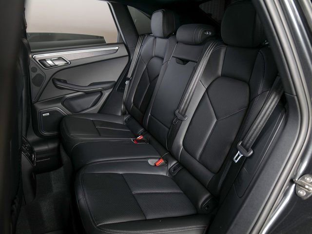 Certified 2022 Porsche Macan GTS AWD/4WD image 13