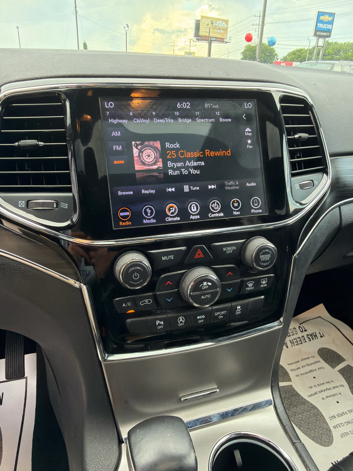 Used 2019 Jeep Grand Cherokee Limited AWD/4WD image 13