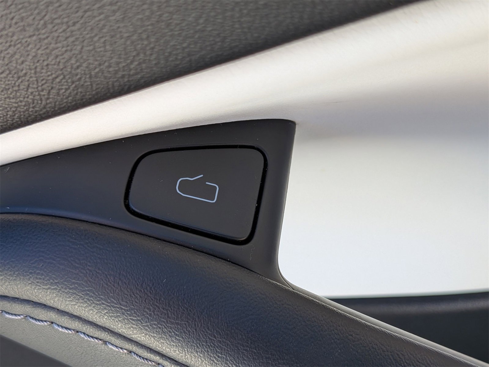 Used 2022 Tesla Model Y Performance image 35