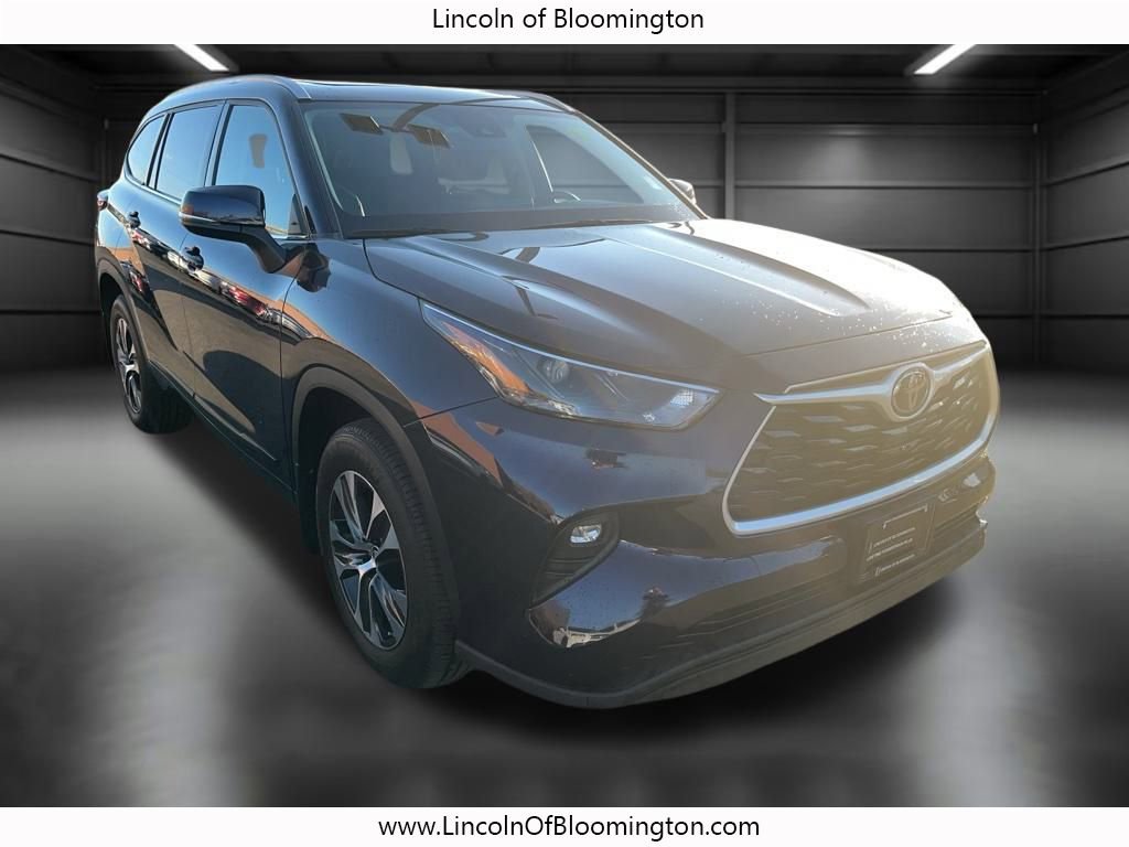 Used 2022 Toyota Highlander XLE image 7