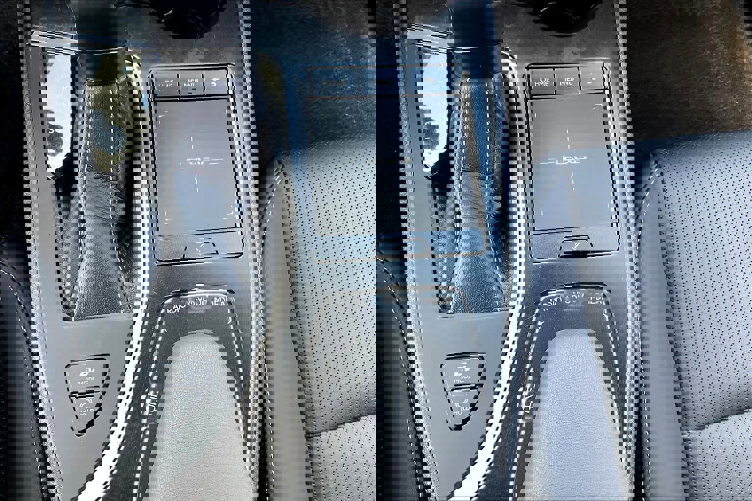 Used 2019 Lexus UX 250h w/ Premium Package image 33