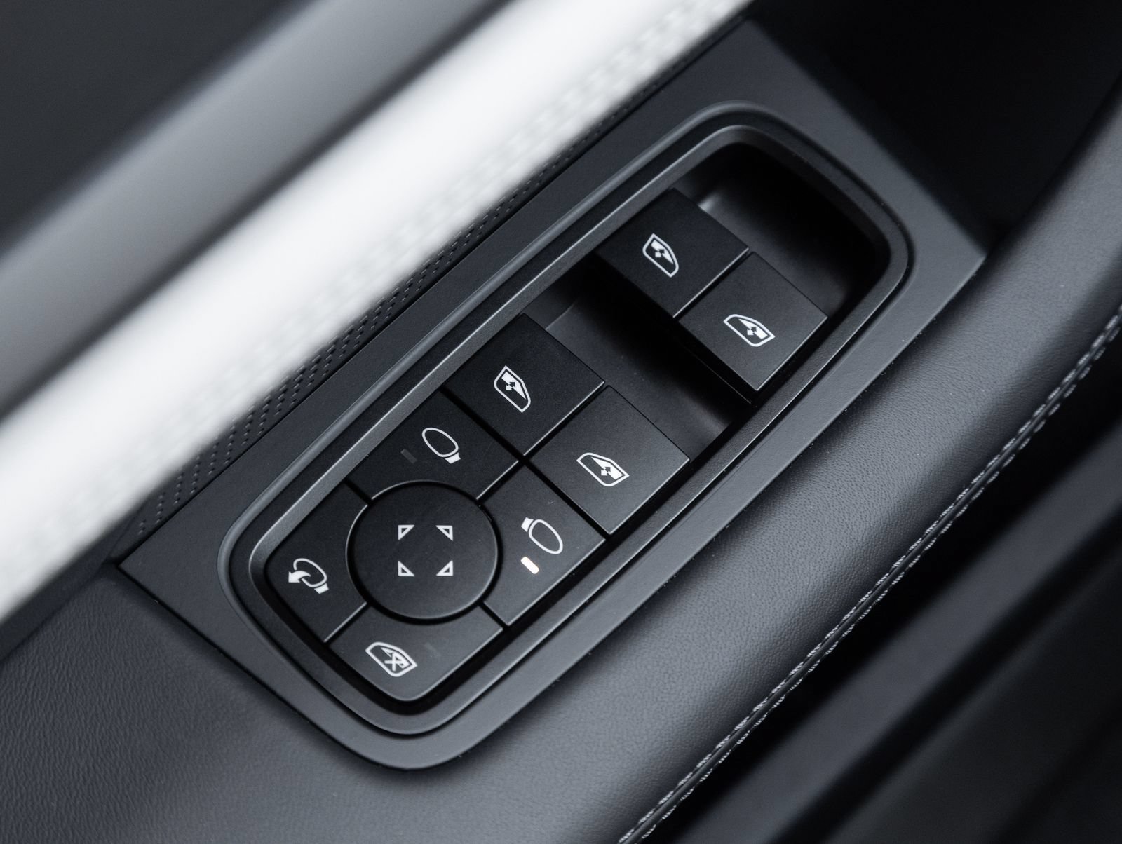 Certified 2026 Porsche Taycan AWD/4WD image 20