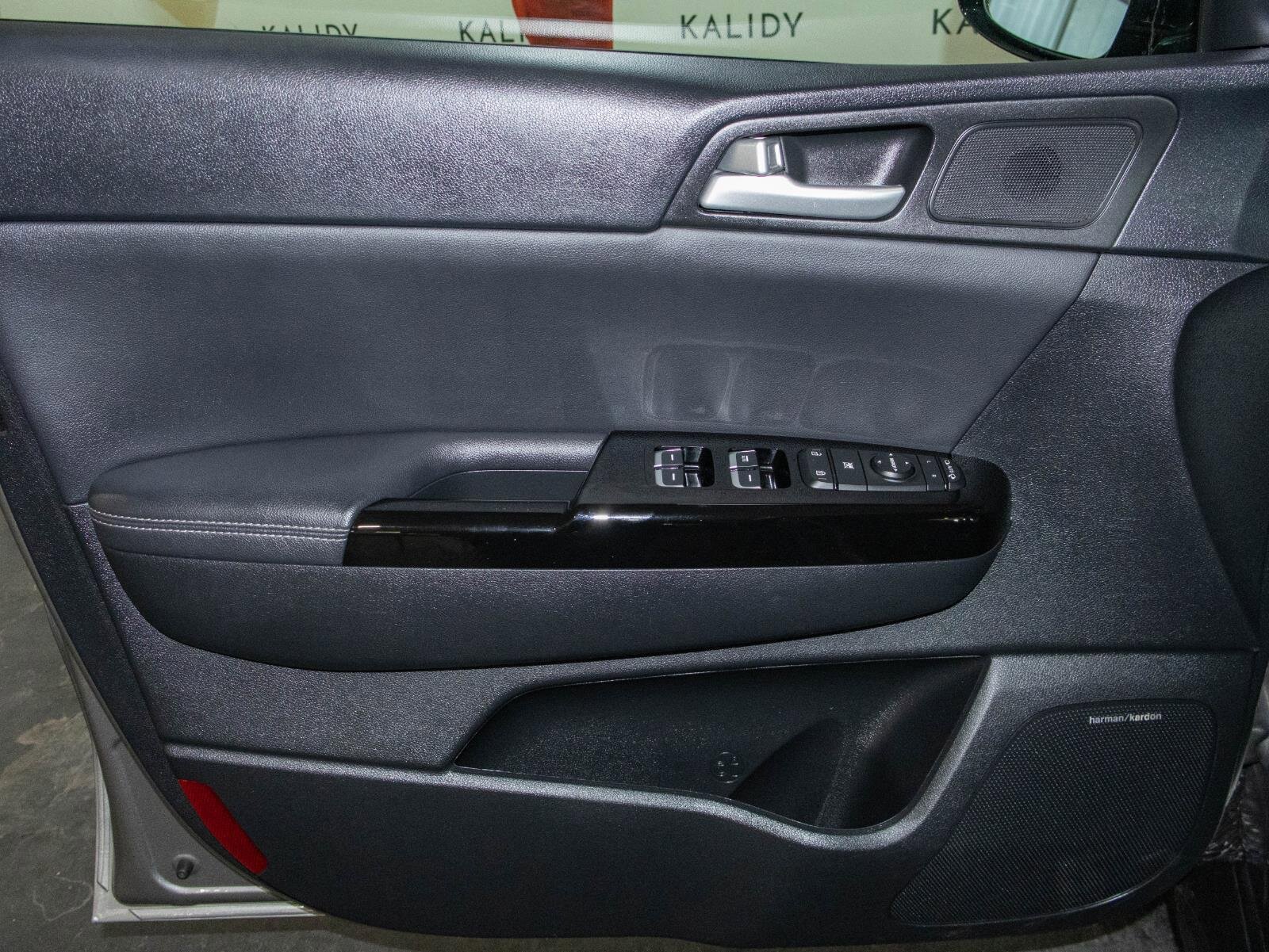 Used 2022 Kia Sportage EX w/ EX Technology Package image 11