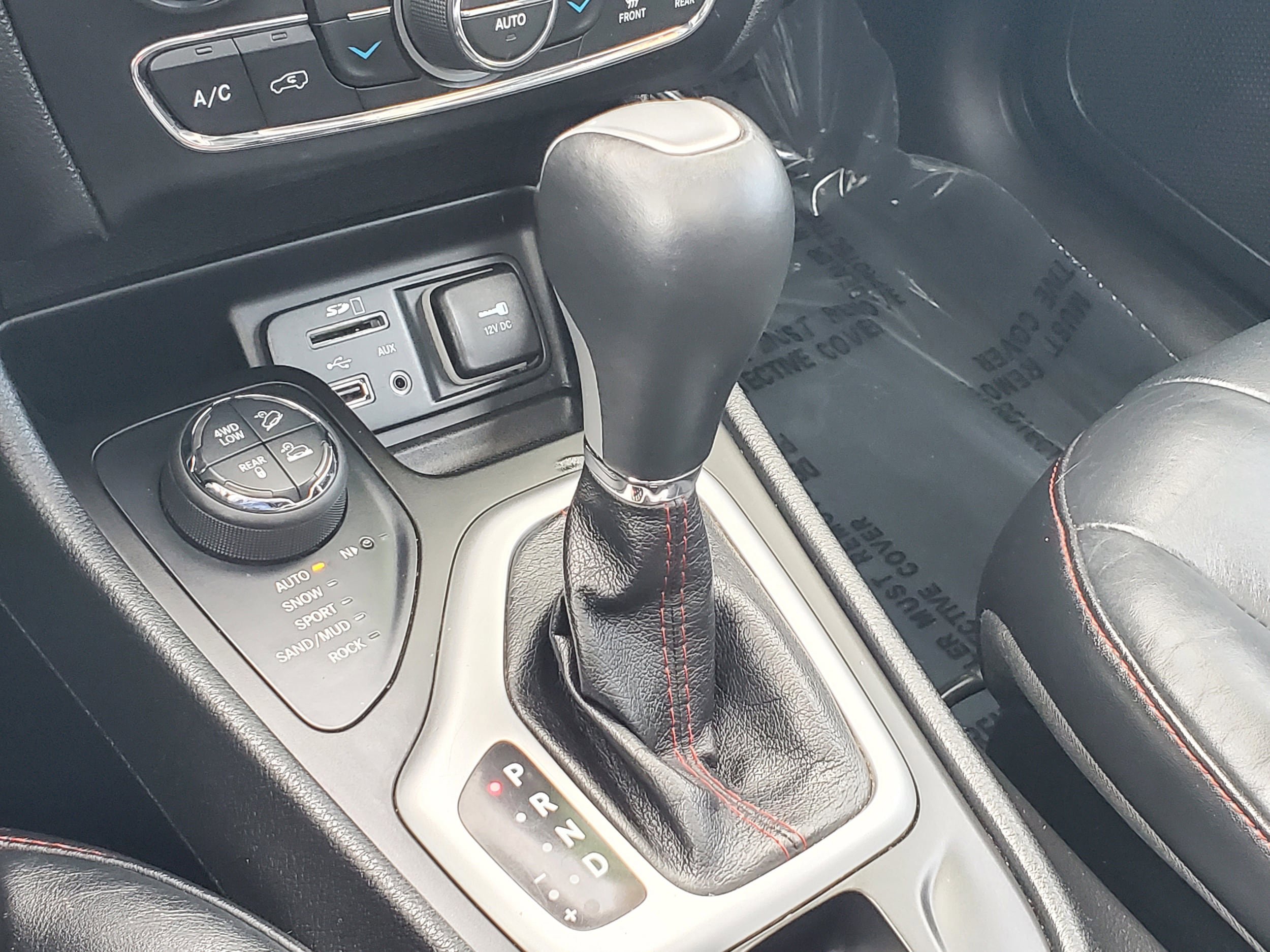 Used 2014 Jeep Cherokee Trailhawk AWD/4WD image 24