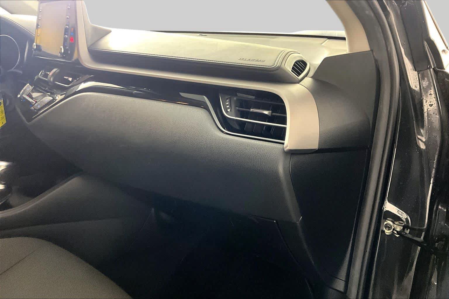 Used 2020 Toyota C-HR LE FWD image 17