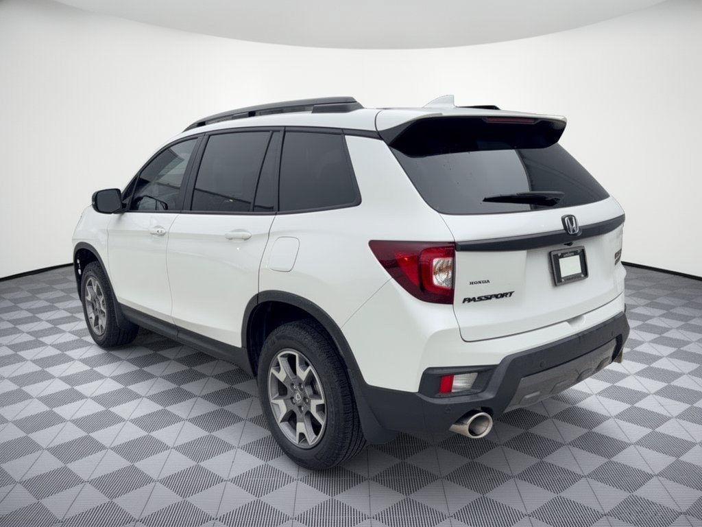Used 2023 Honda Passport TrailSport image 3