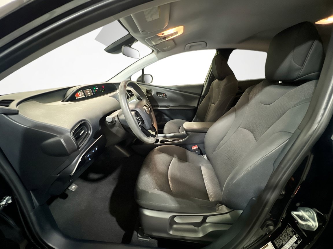Used 2022 Toyota Prius LE FWD image 14