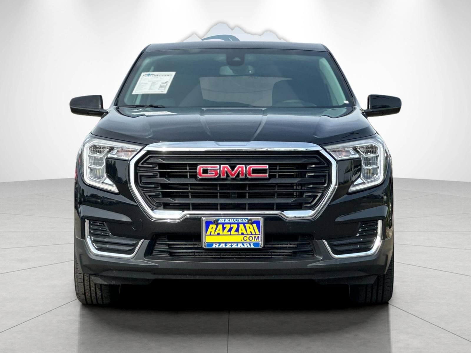 Used 2024 GMC Terrain SLE image 8