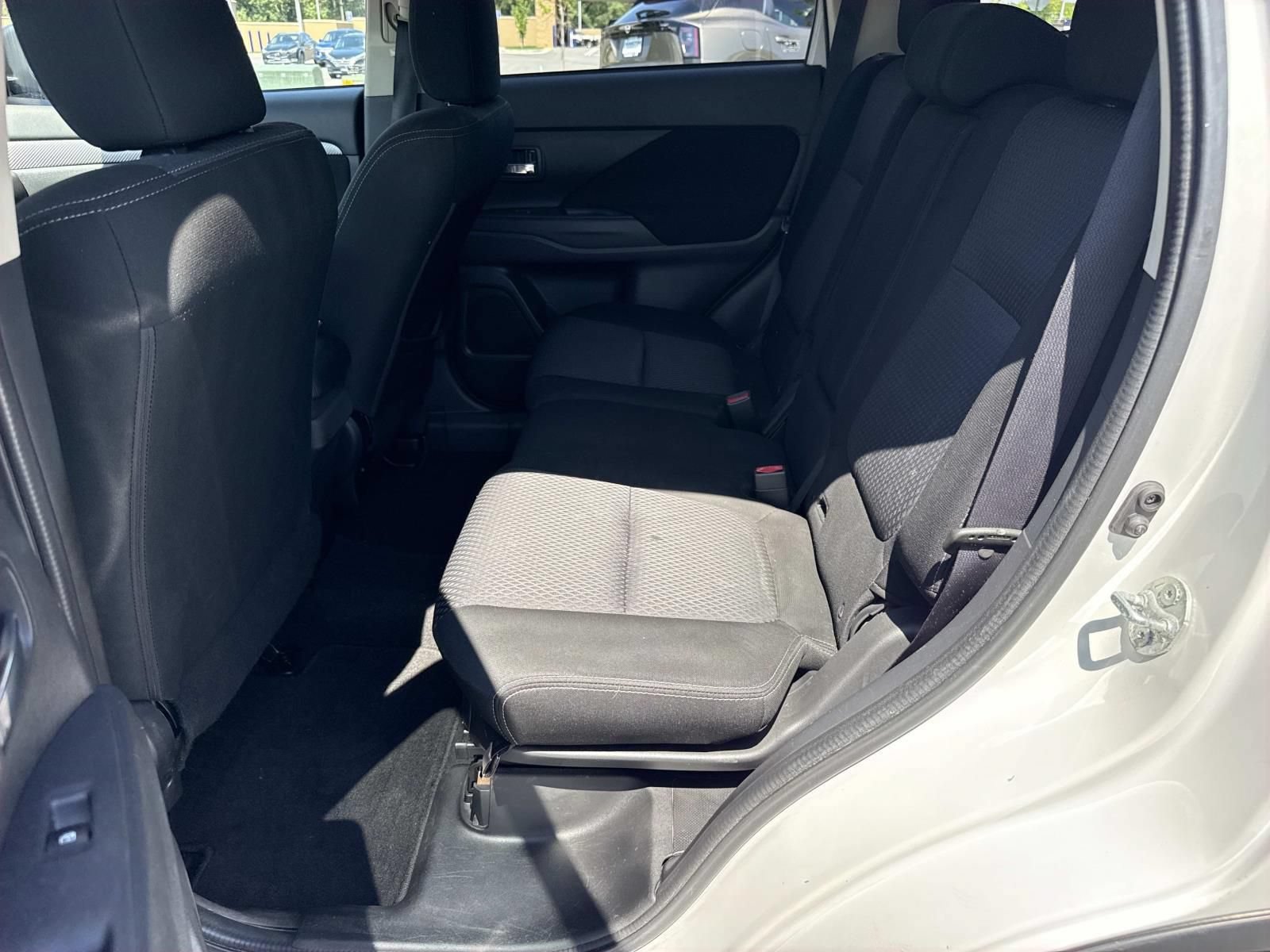 Used 2016 Mitsubishi Outlander ES AWD/4WD image 27