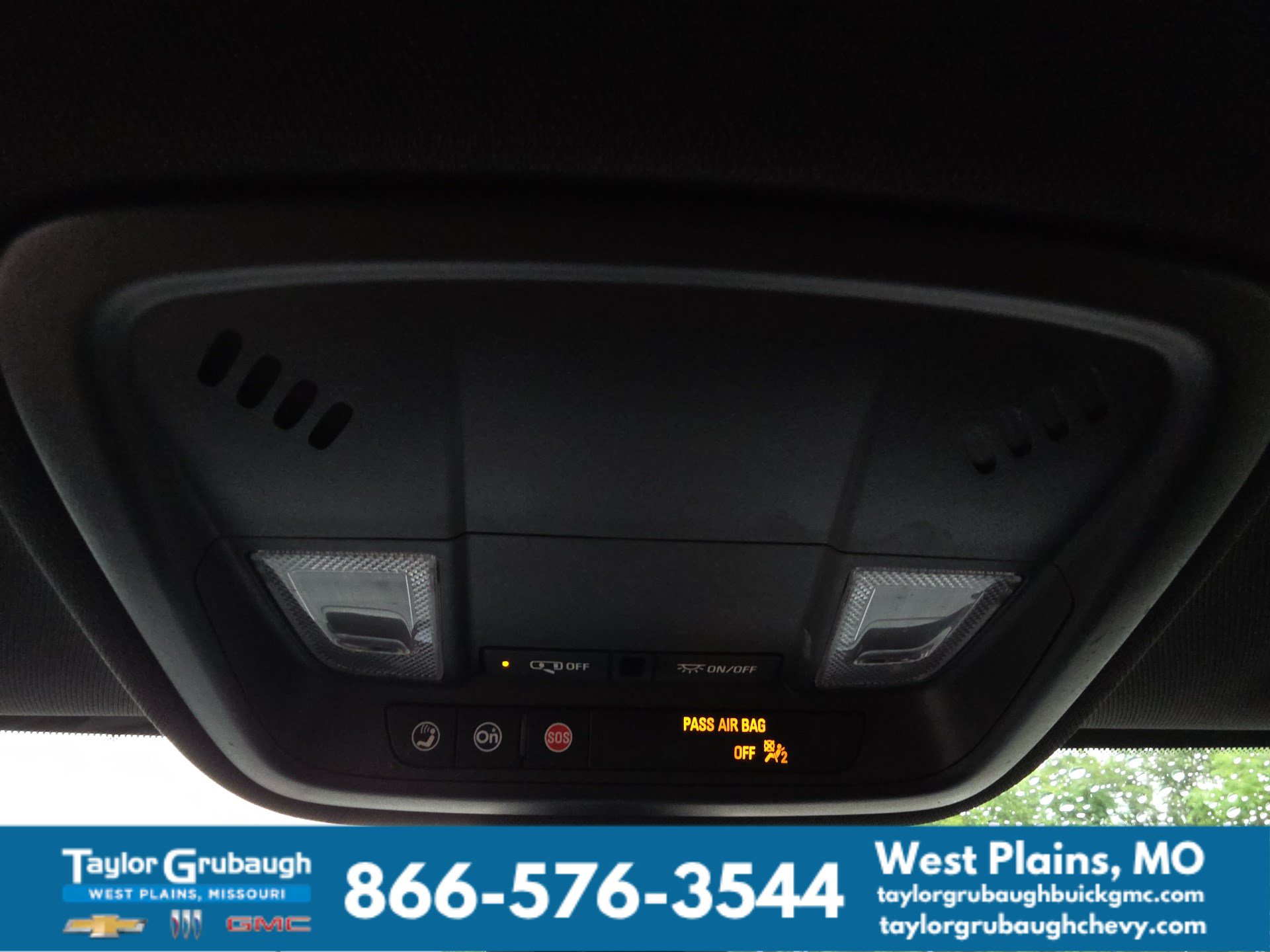 Used 2023 Chevrolet Traverse LT FWD image 24
