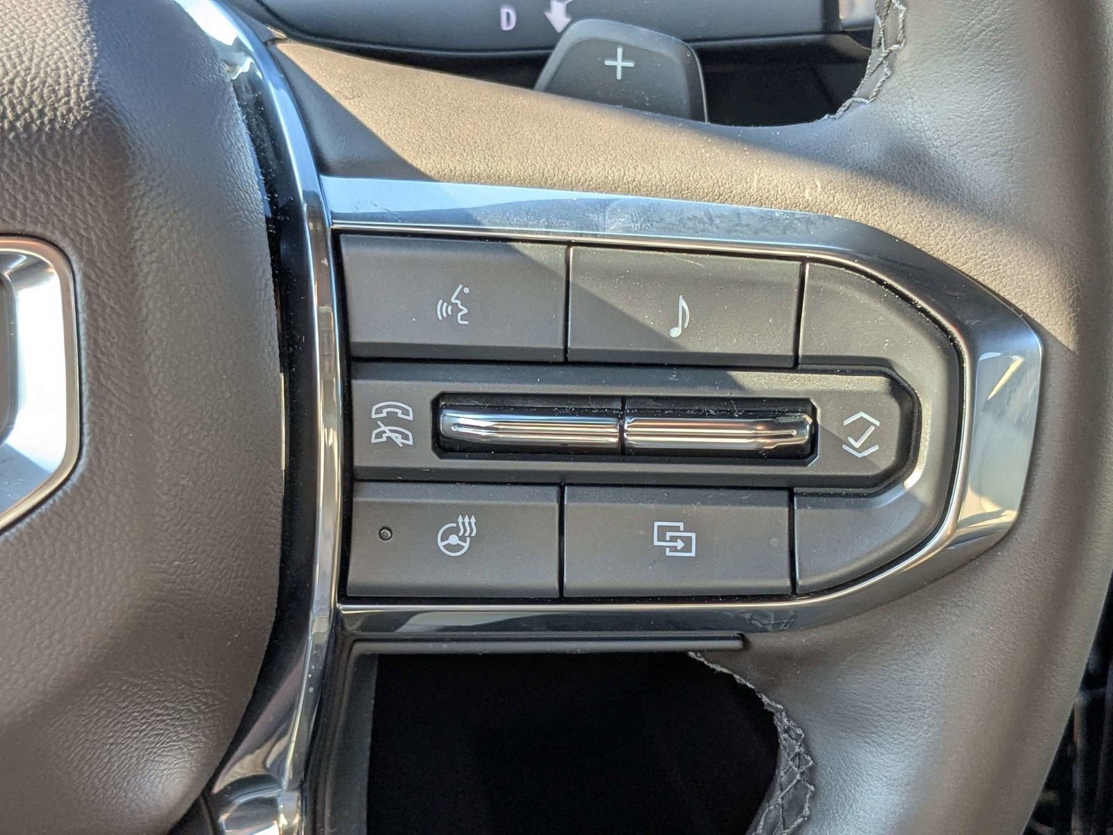 Used 2025 GMC Yukon Elevation image 30