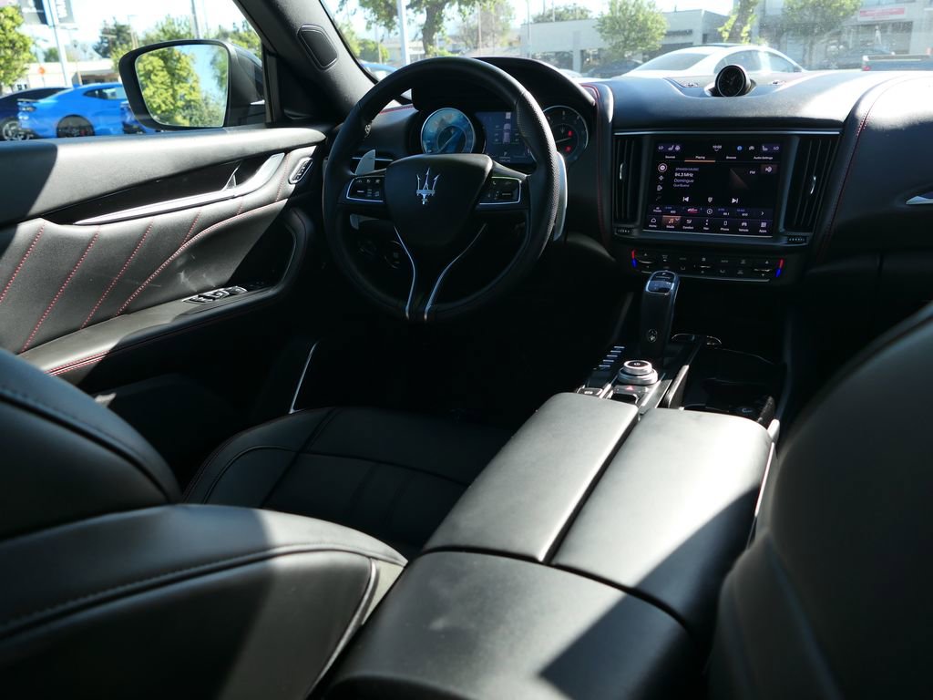 Used 2024 Maserati Levante GT Ultima image 27