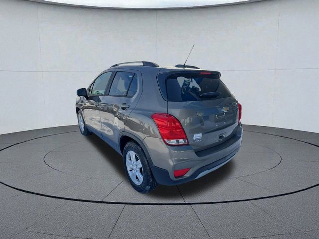 Used 2021 Chevrolet Trax LT w/ LT Convenience Package image 3