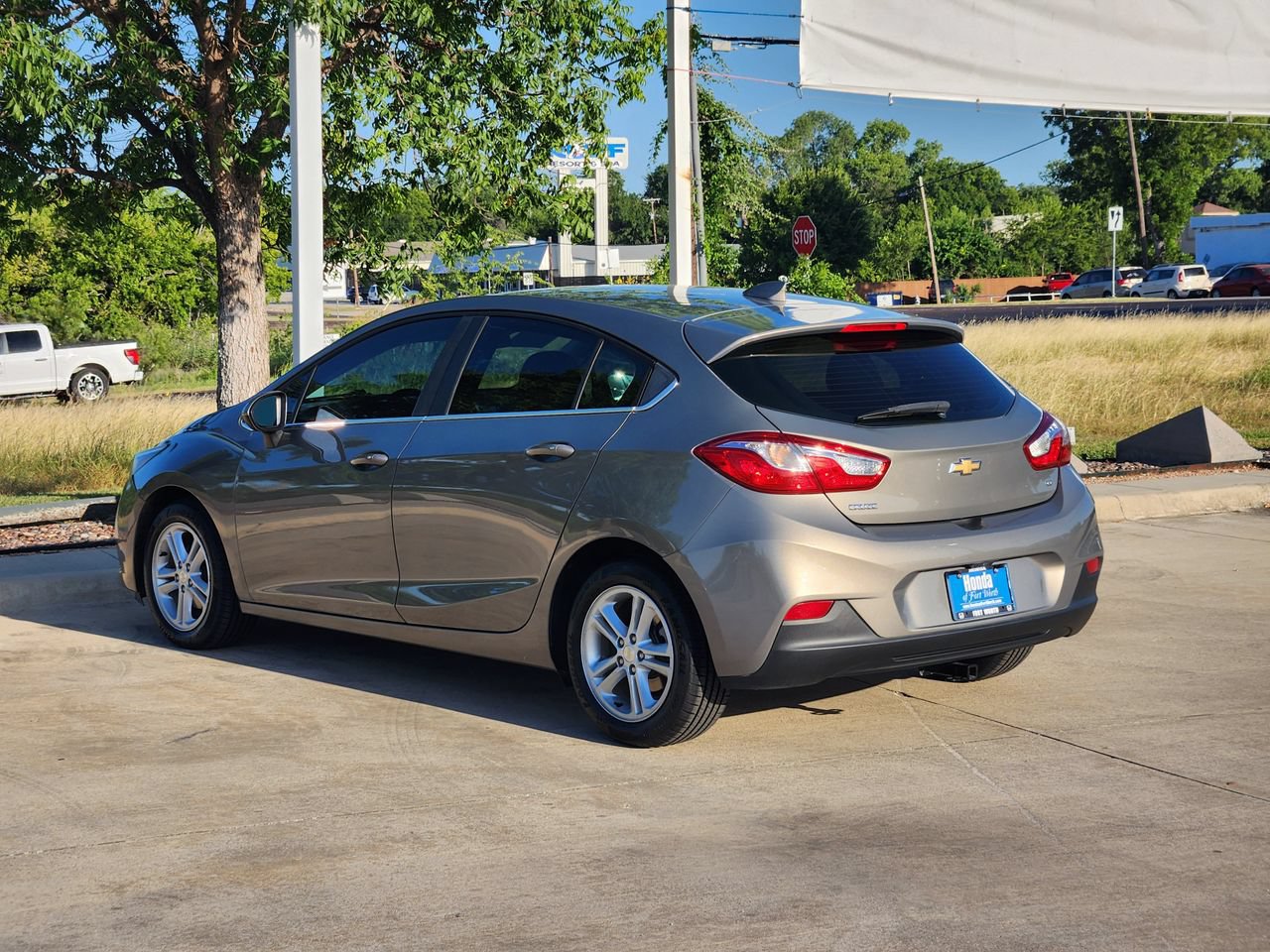 Used 2017 Chevrolet Cruze LT w/ Sun And Sound Package FWD image 7