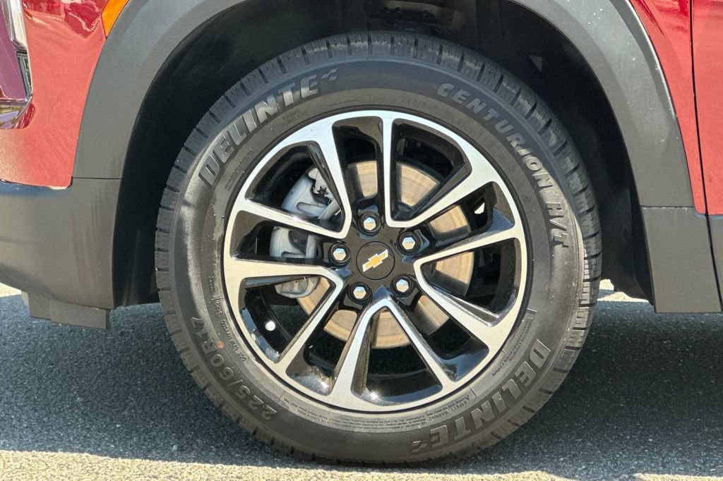 Used 2025 Chevrolet TrailBlazer LT AWD/4WD image 27
