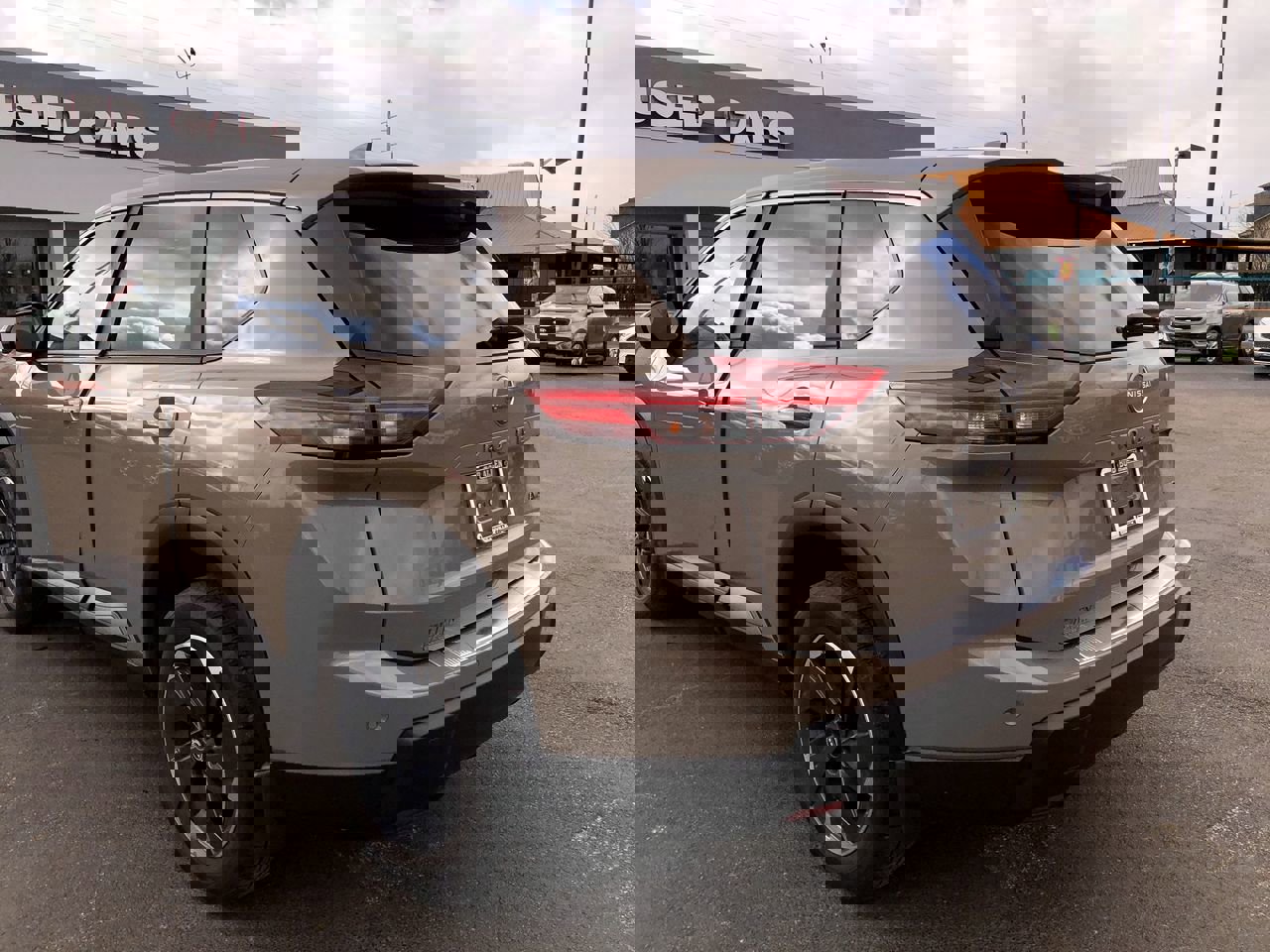 Used 2025 Nissan Rogue SV image 12