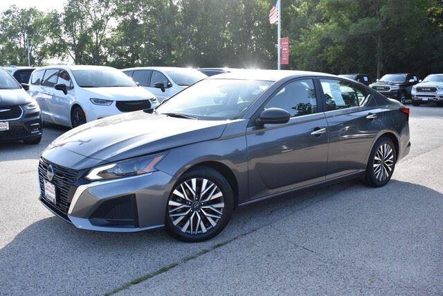 Used 2024 Nissan Altima 2.5 SV FWD image 13