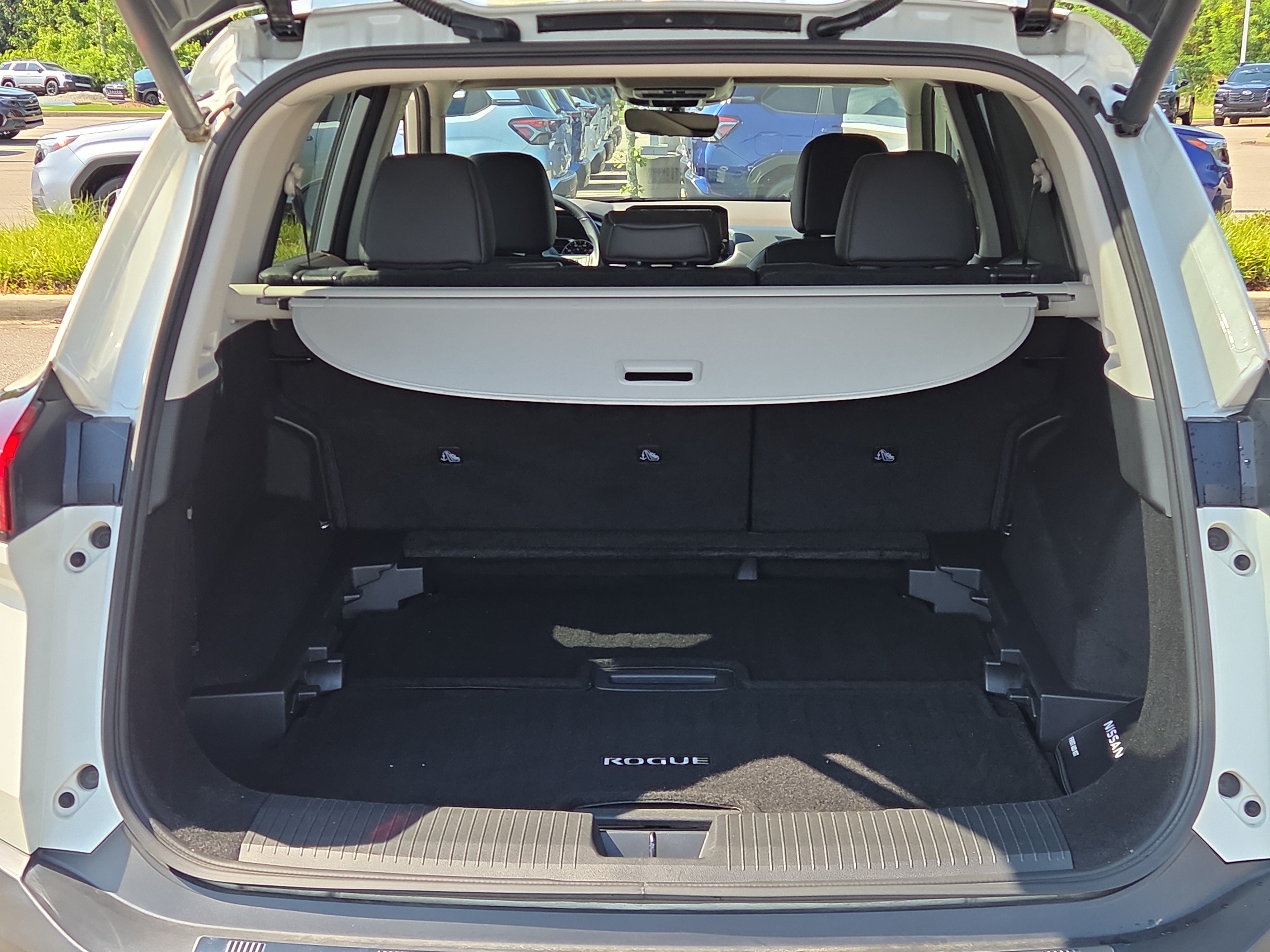 Used 2023 Nissan Rogue SL w/ SL Premium Package FWD image 14