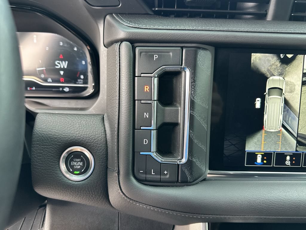 Used 2023 GMC Yukon Denali RWD image 32