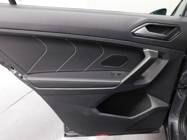 Used 2024 Volkswagen Tiguan SE image 23