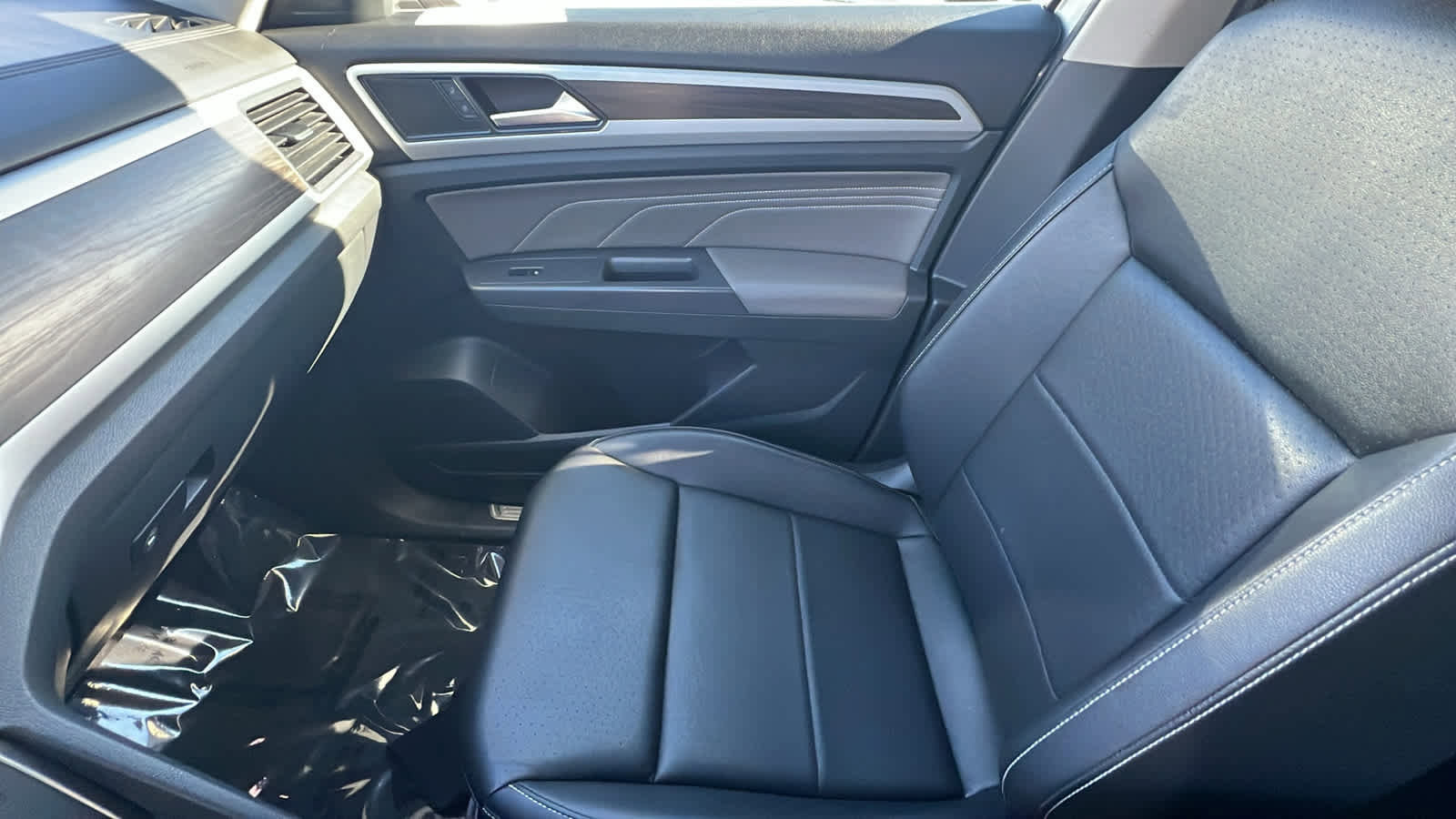 Used 2021 Volkswagen Atlas SE image 12