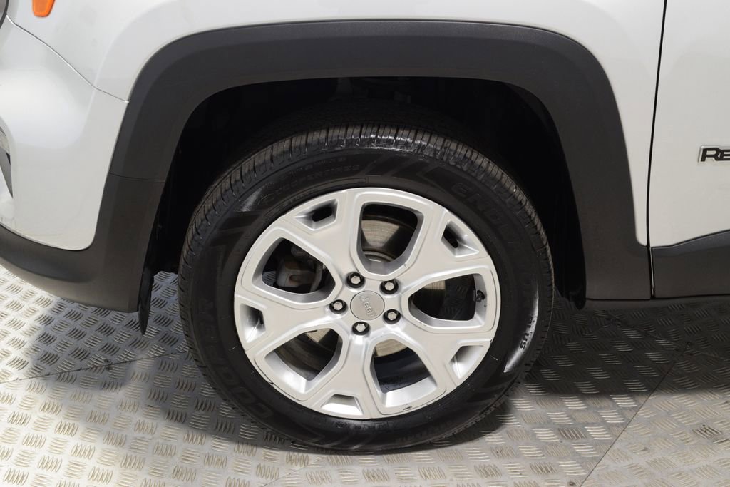 Used 2019 Jeep Renegade Limited w/ UConnect 8.4 Nav Group AWD/4WD image 35