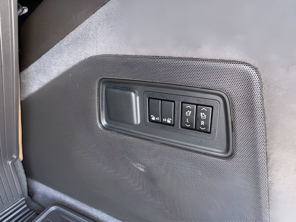 Used 2023 Cadillac Escalade Sport w/ LPO, ONYX Package AWD/4WD image 12