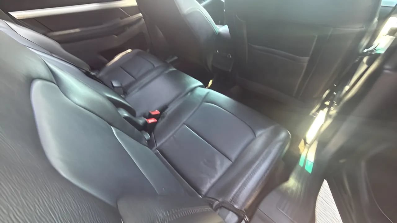 Used 2016 Ford Explorer XLT w/ Equipment Group 202A AWD/4WD image 9