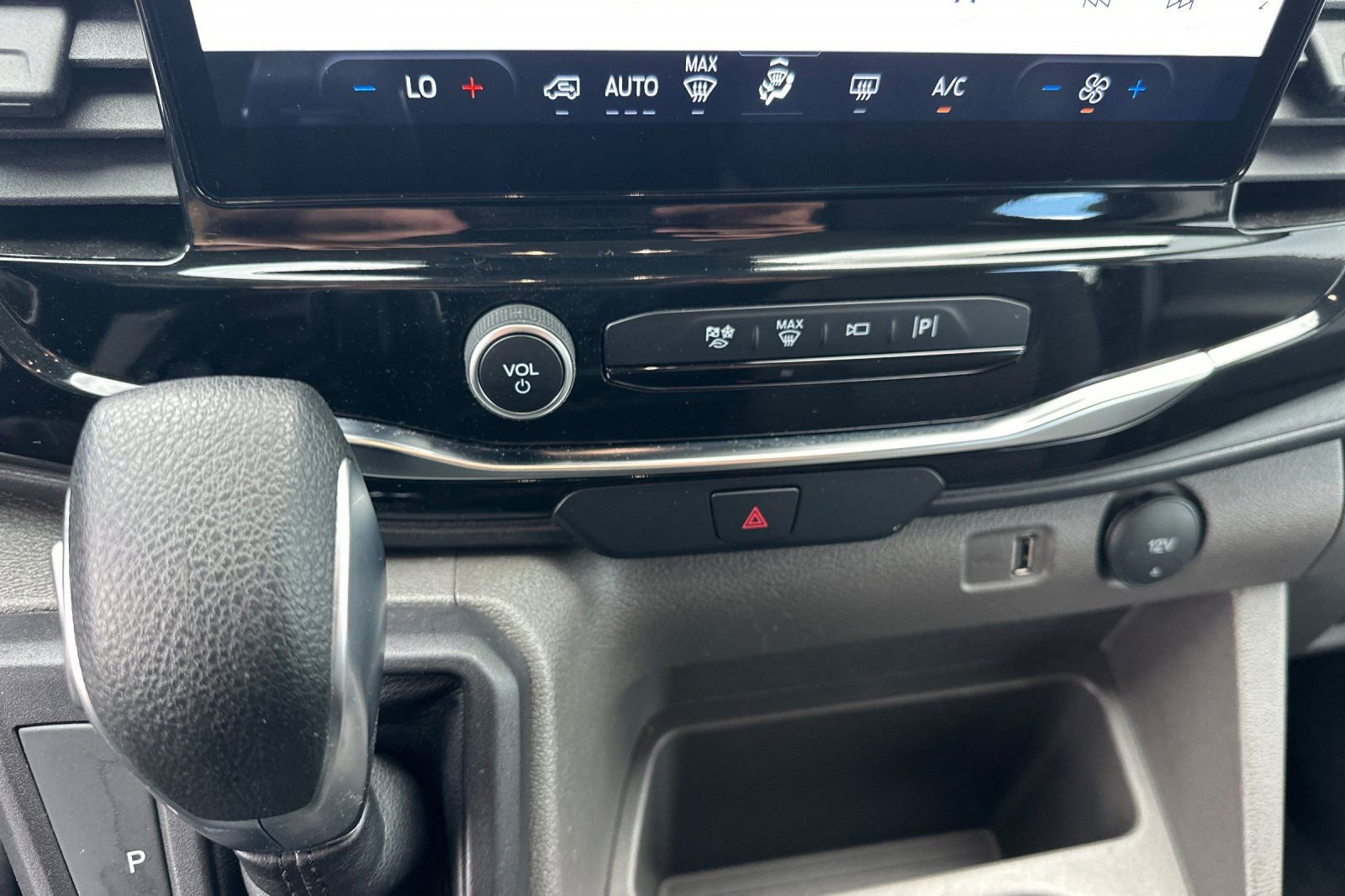 Used 2023 Ford Transit 350 XLT image 23