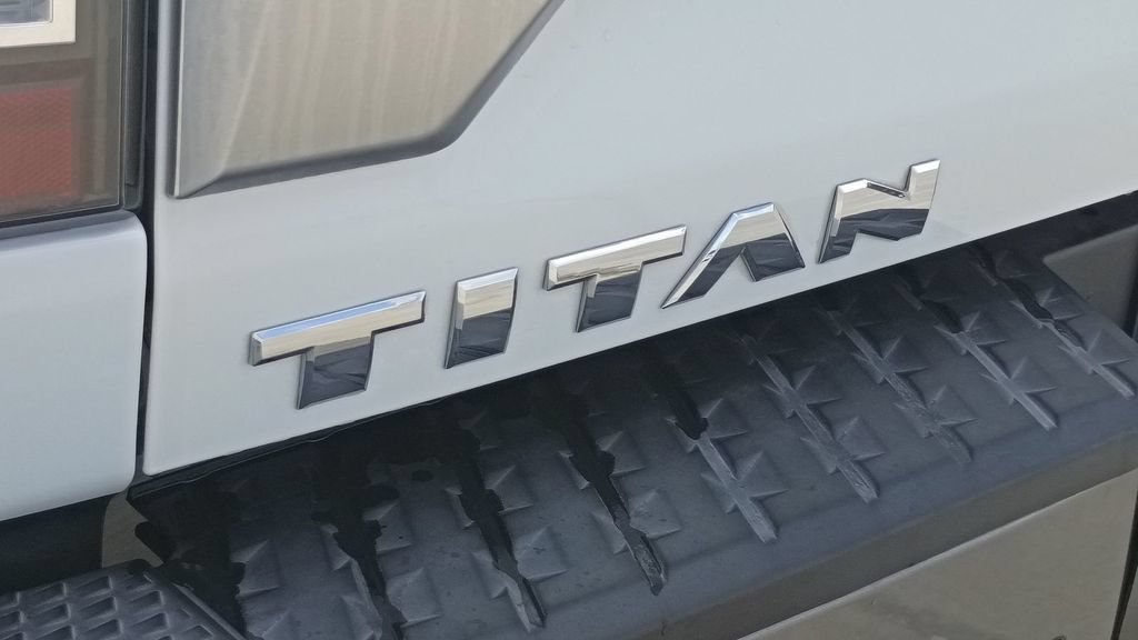 Used 2020 Nissan Titan Platinum Reserve w/ Moonroof Package AWD/4WD image 10