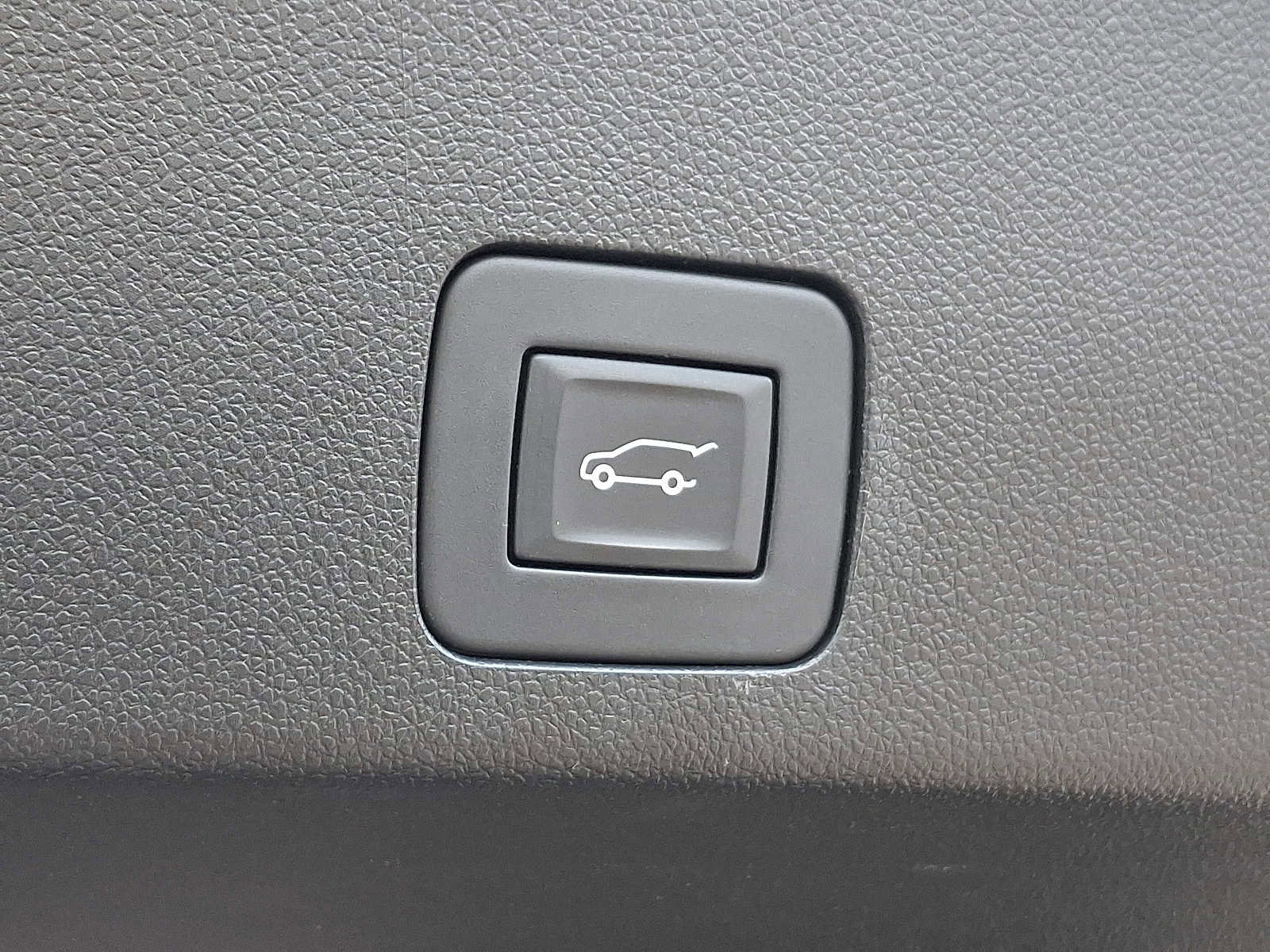 Certified 2024 Buick Encore GX Avenir w/ Avenir Convenience Package image 31