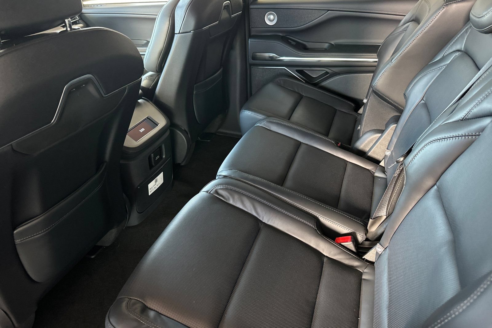 New 2026 Lincoln Navigator L Reserve w/ Jet Appearance Package AWD/4WD image 11