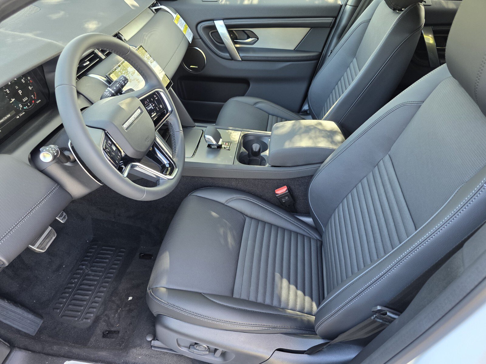 Used 2026 Land Rover Discovery Sport Landmark AWD/4WD image 10