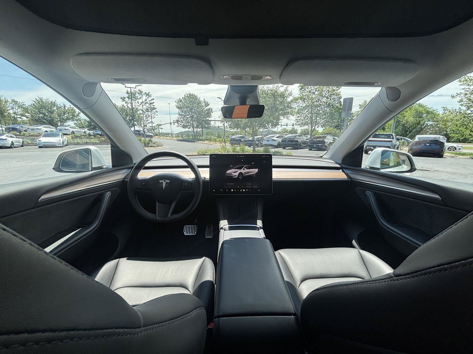 Used 2023 Tesla Model Y Long Range AWD/4WD image 24