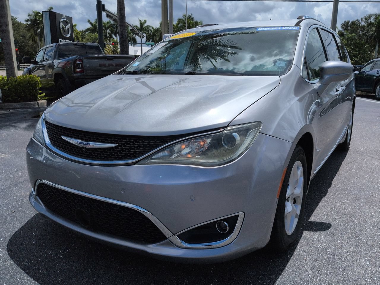 Used 2019 Chrysler Pacifica Touring-L Plus w/ Advanced Safetytec Group FWD image 9