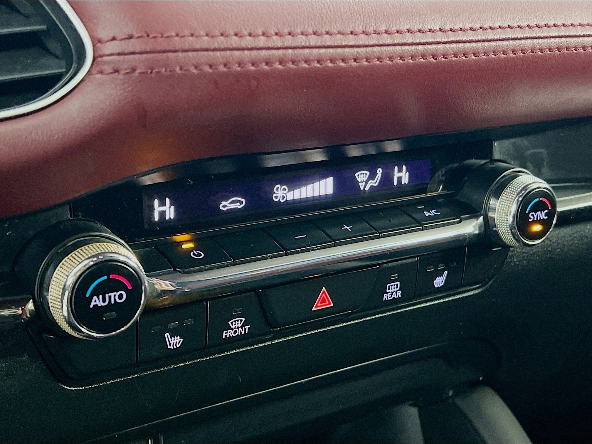 Used 2020 MAZDA MAZDA3 Hatchback w/ Premium Package image 10