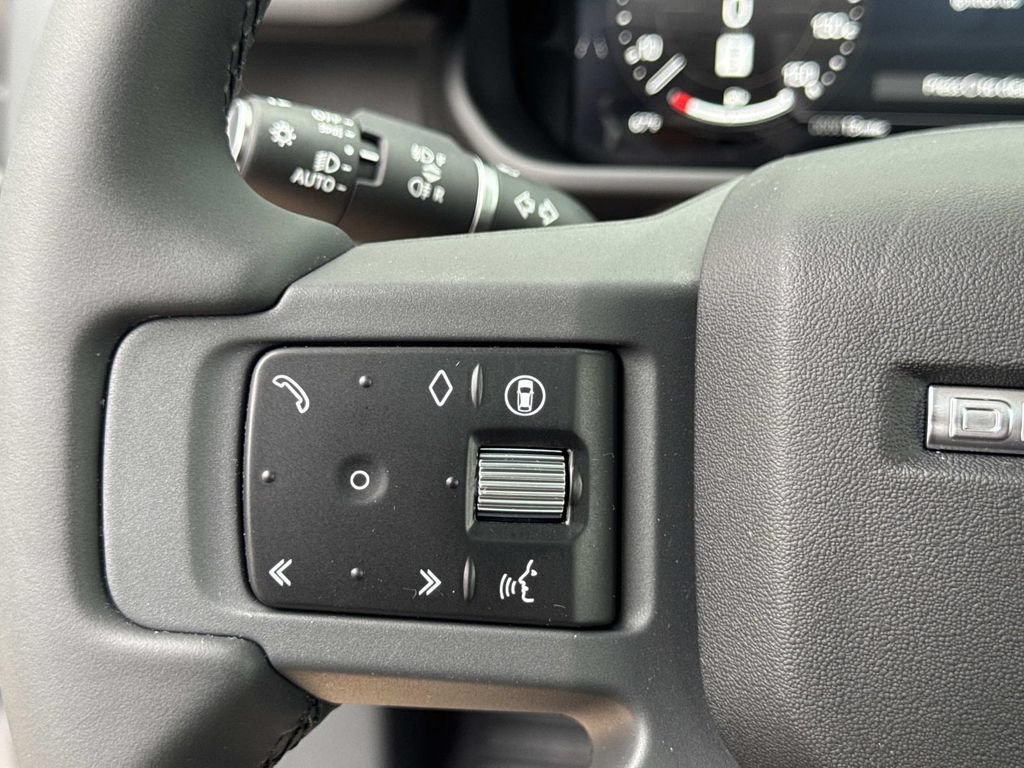 New 2026 Land Rover Defender 110 X-Dynamic SE AWD/4WD image 33