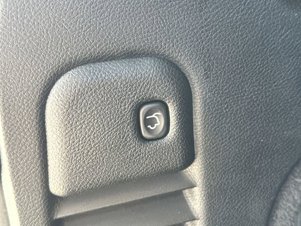 Used 2017 Jeep Grand Cherokee Altitude image 31