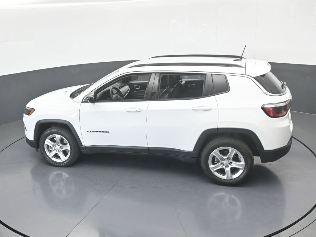 Used 2023 Jeep Compass Latitude image 12