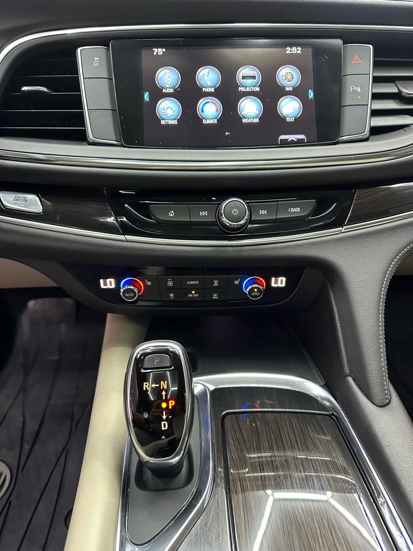 Used 2018 Buick Enclave Essence FWD image 21