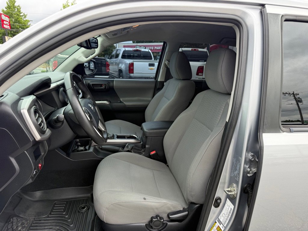 Used 2019 Toyota Tacoma SR5 AWD/4WD image 9