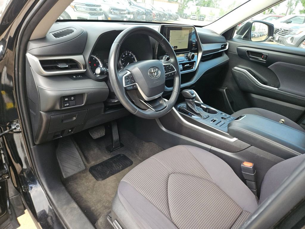 Used 2024 Toyota Highlander LE image 13