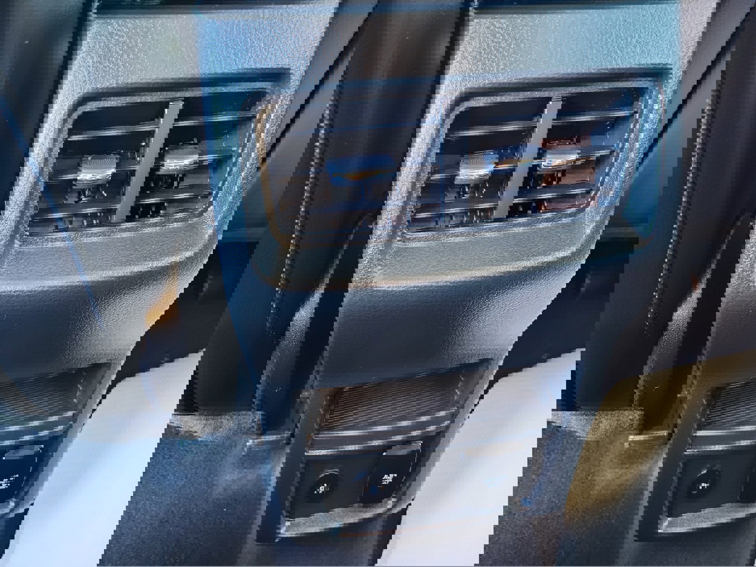 Used 2024 Ford Edge SEL w/ Convenience Package image 13