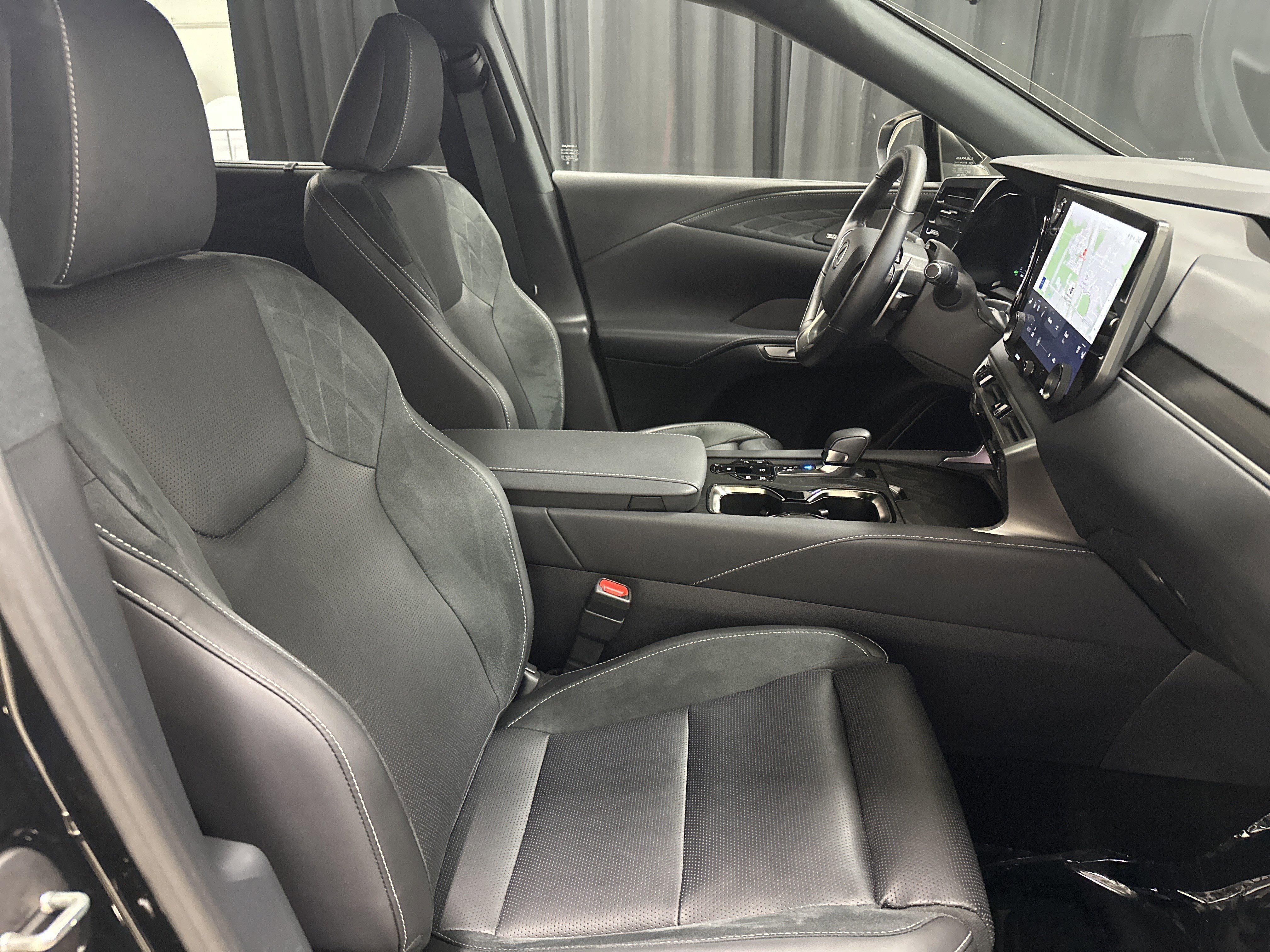 Certified 2025 Lexus RX 450h 450h+ Luxury w/ Convenience Package image 30