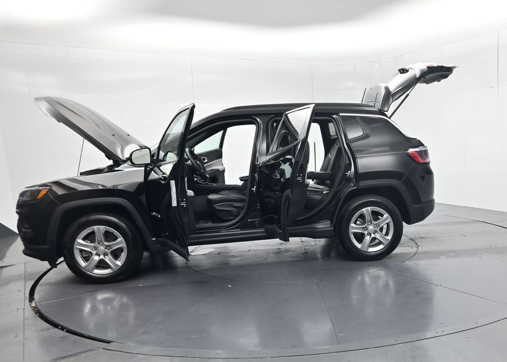 Used 2024 Jeep Compass Latitude AWD/4WD image 58
