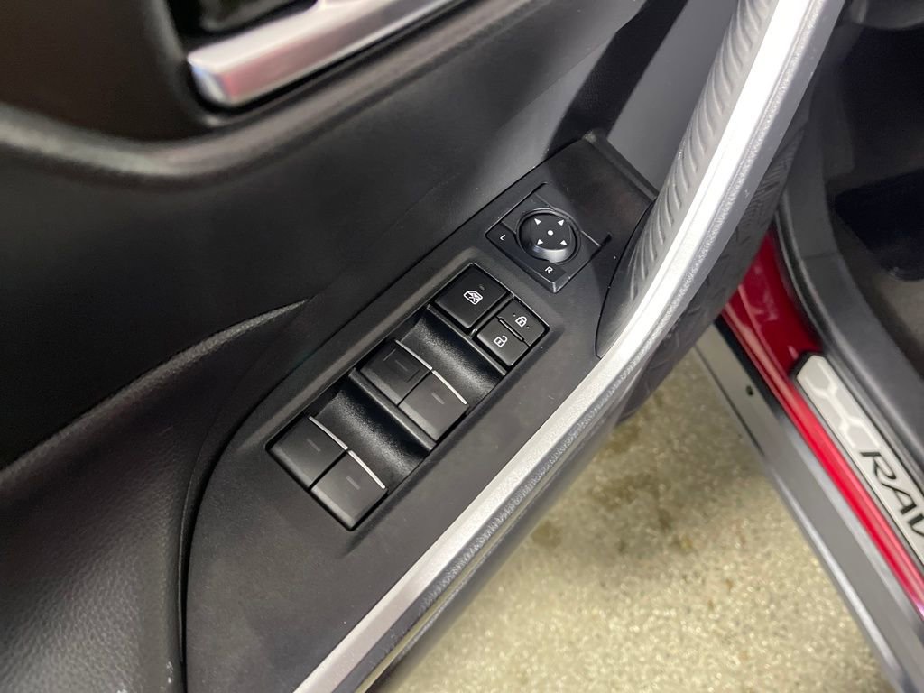 Used 2023 Toyota RAV4 XLE Premium image 16